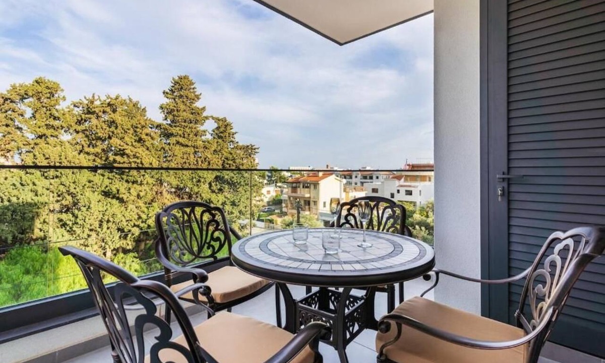 Limassol Apartment | Casino & Mall Jacuzzi Penthouse