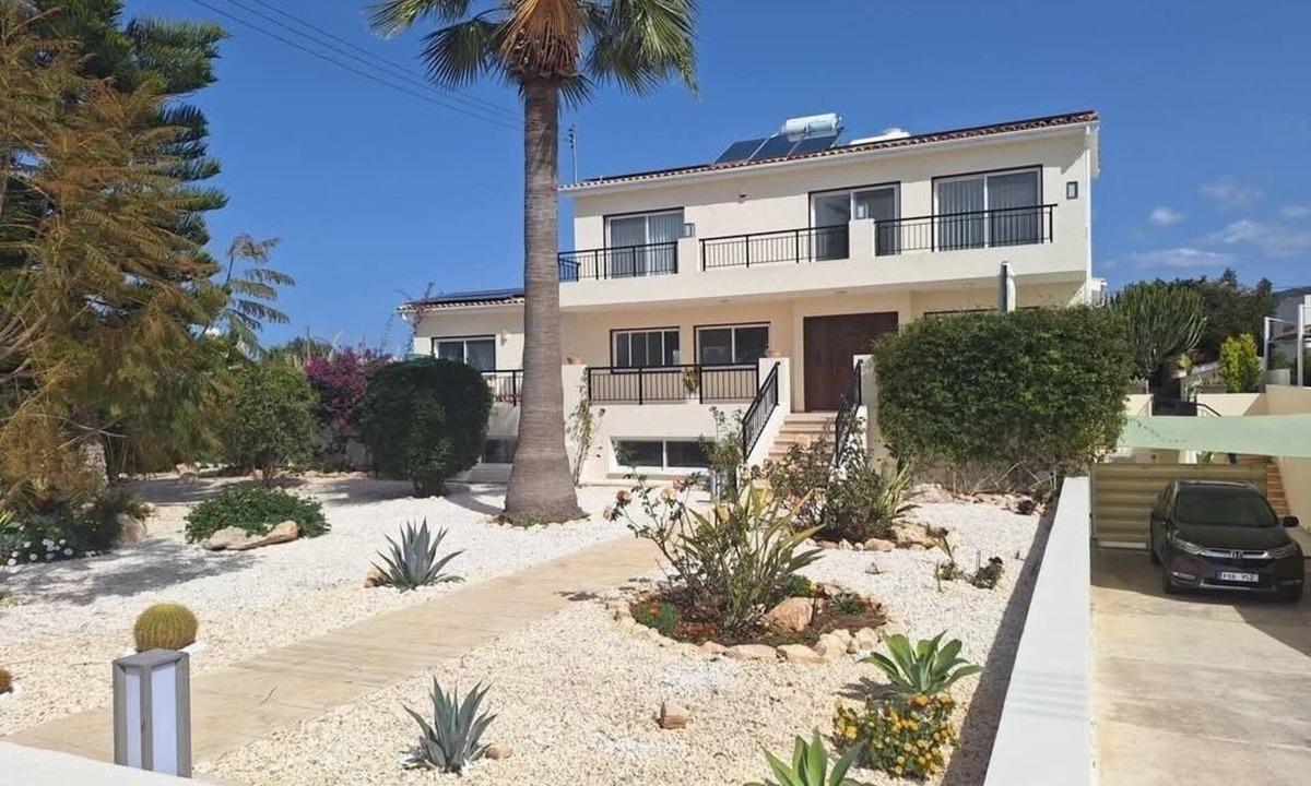Sea Caves Apartment | Charming 2-bedroom apartment with WiFi and AC in prestigious Seacaves, Peyia
