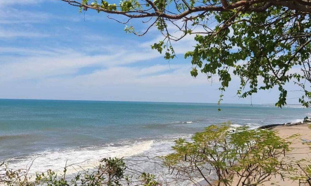 Carazo House | Charming 2-bedroom ocean front house in tranquil Casares with WiFi, cable TV