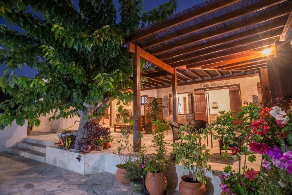 Pano Akourdalia House | Chloe's House