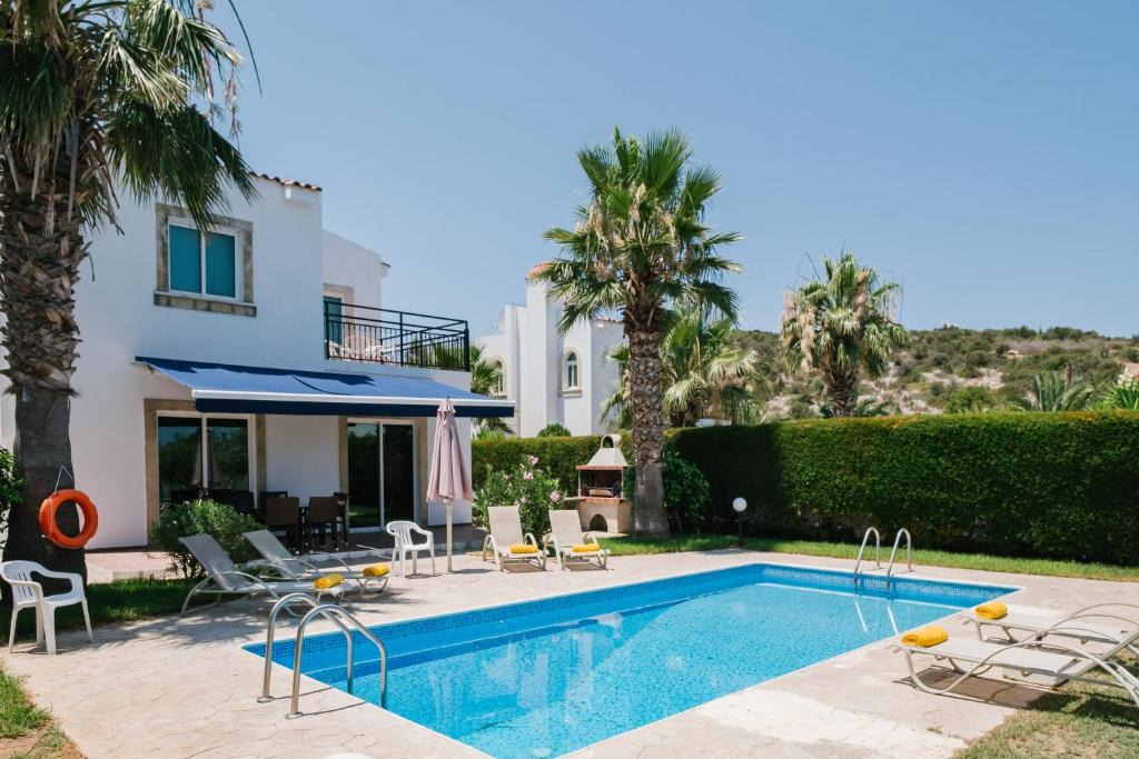Latchi Villa | CHRYSANTHEMUM 3 BEDROOM VILLA