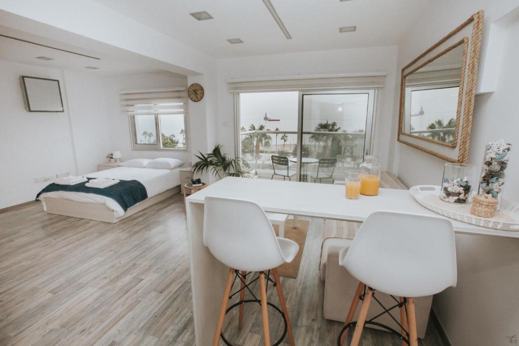 Historical Center Apartment | City Centre Studio Beach View