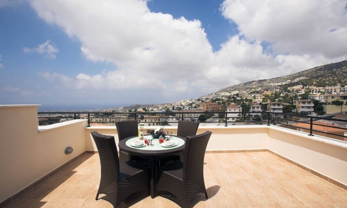 Peyia Town Apartment | Club Coral View Resort
