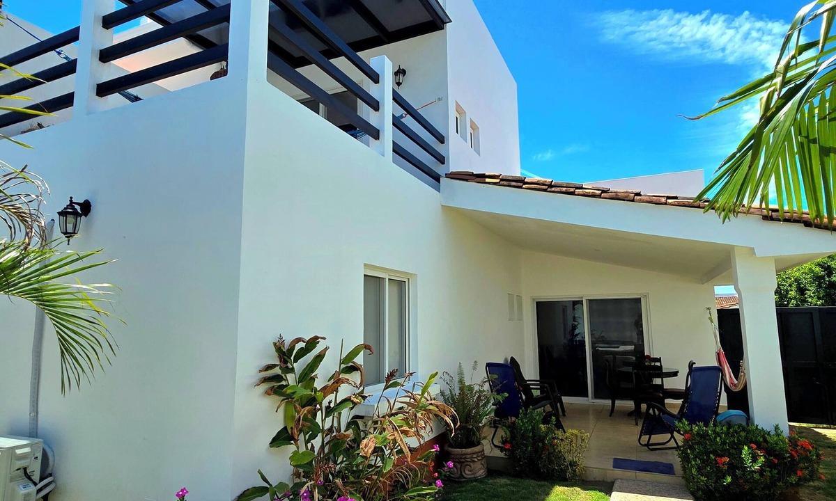 Granada House | Colonial Charm in Granada With private pool Near to City's Heart Family Friendly