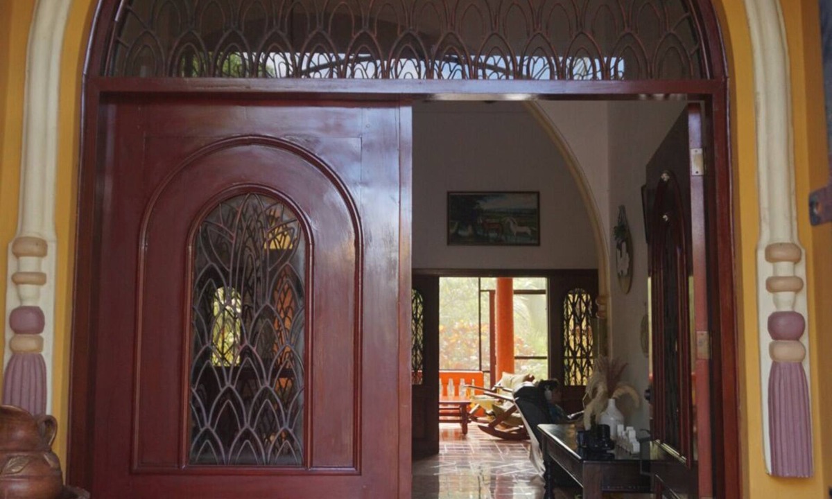 Lago de Apoyo House | Colonial Family House