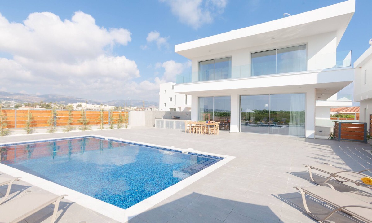 Pegeia House | Coral Beach Villa 5 Bedroom 5 Bathroom 200m from Coast 700m from Coralia Beach