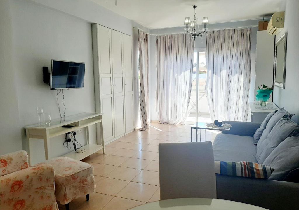 Universal Apartment | Cozy ground floor apartment with sunny veranda