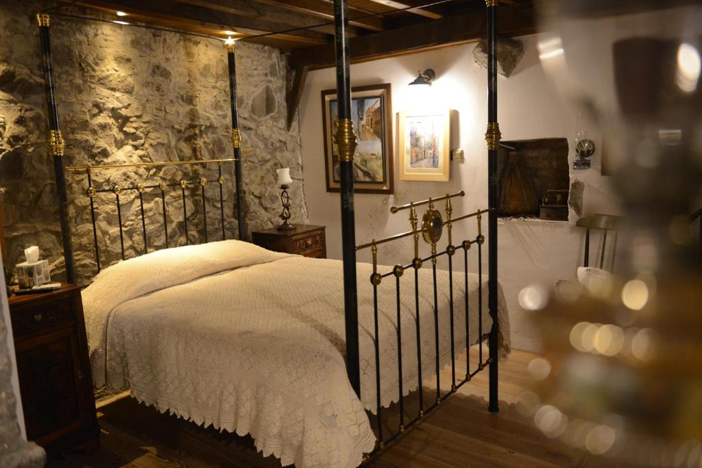Alona House | Crambero Suites