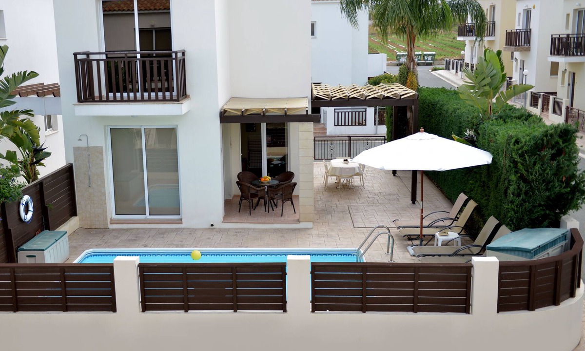 Pernera Villa | Daisy Villa - 2 bed villa, private pool, wifi, air-con,near Pernera & beach