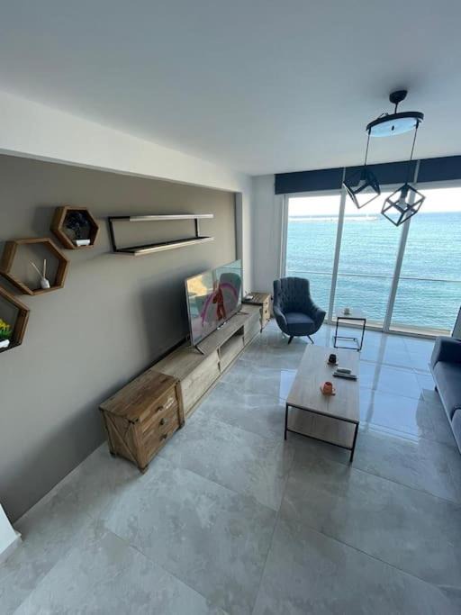 Kyrenia Apartment | Denize sifir 3+1 Daire