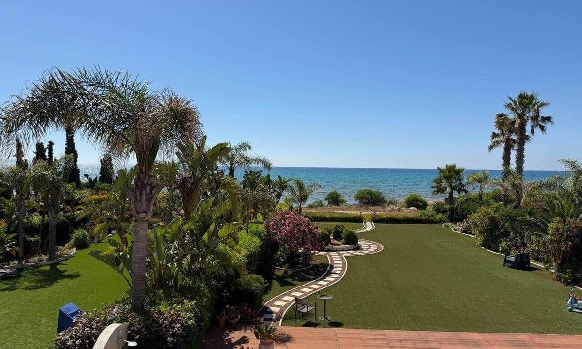 Ayia Thekla House | Emerald Seafront Residence