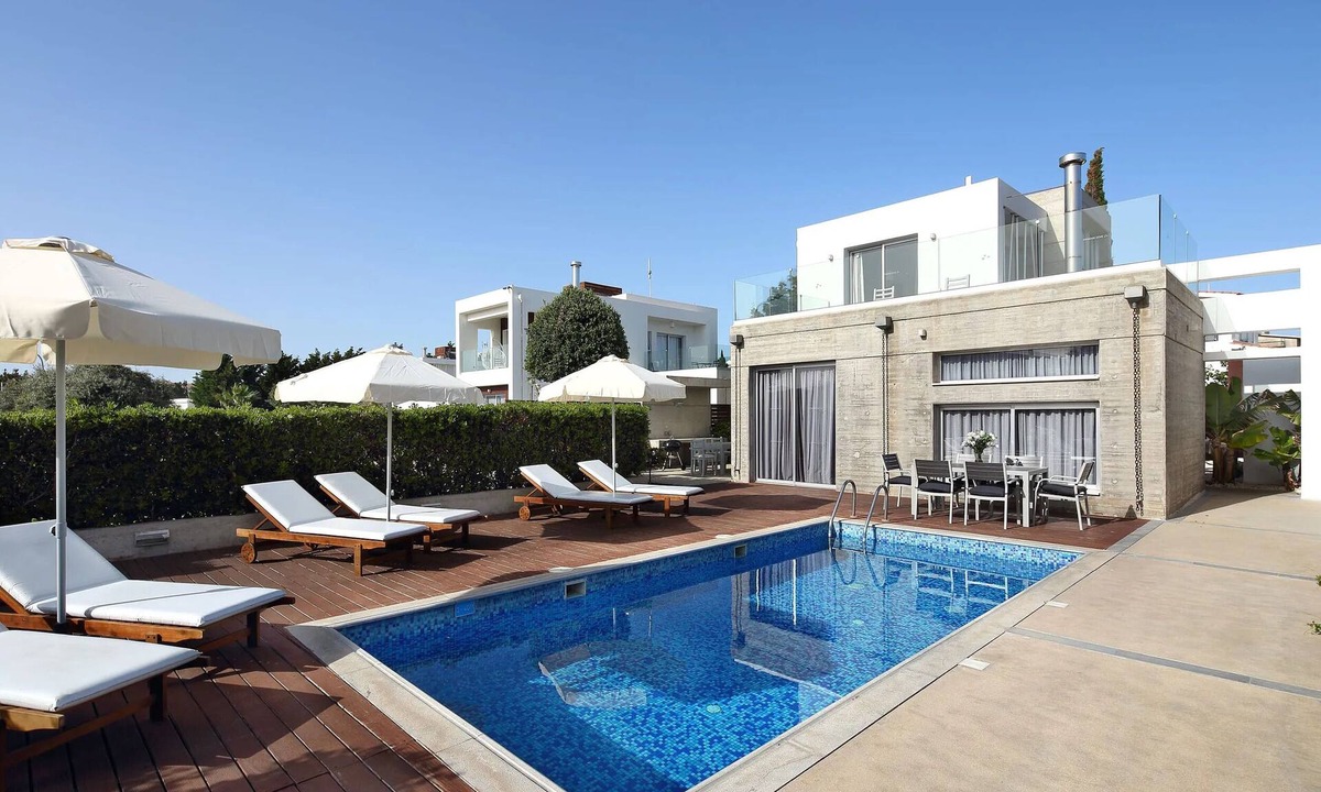 Paphos Villa | Exclusive Luxury Beach Villas - Tourist Beach Location - Prime Tourist Area Peri