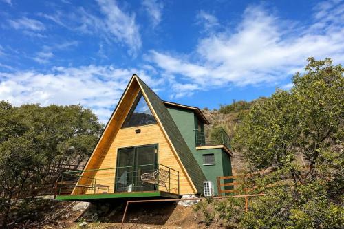 Arakapas House | Family-Friendly Mountain Cabin with Playground