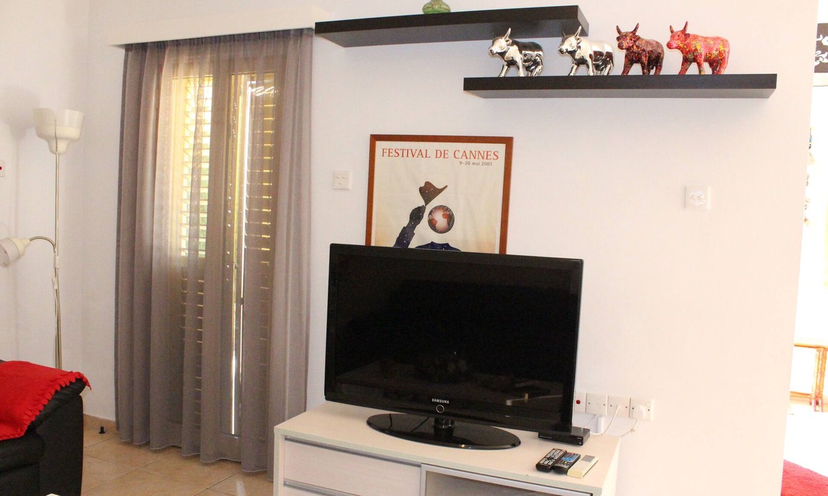 Larnaca House | FEEL AT HOME.AWAY FROM HOME