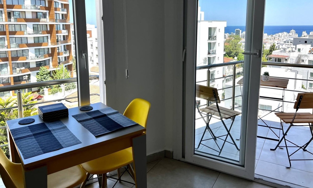 Kyrenia Apartment | Flat w Balcony 8 min to Kyrenia Castle in Girne