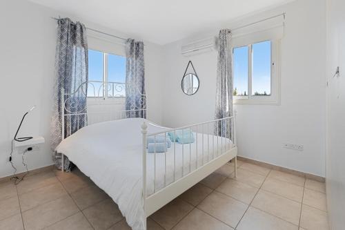 Lykabittos Apartment | Glabur Stays - The Sunny Atelier - Nicosia City, Free Parking & Wifi, Welcomes You!
