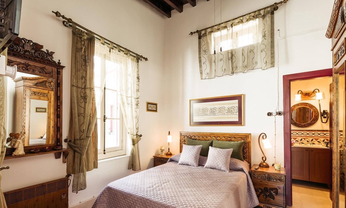 Yenisehir Bed & Breakfast | GUL HANIM HOUSE BOUTIQUE HOTEL RED ROSE ROOM in the walled city Nicosia