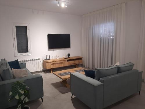 Universal House | H&O Elegant Maisonette in Paradise Garden