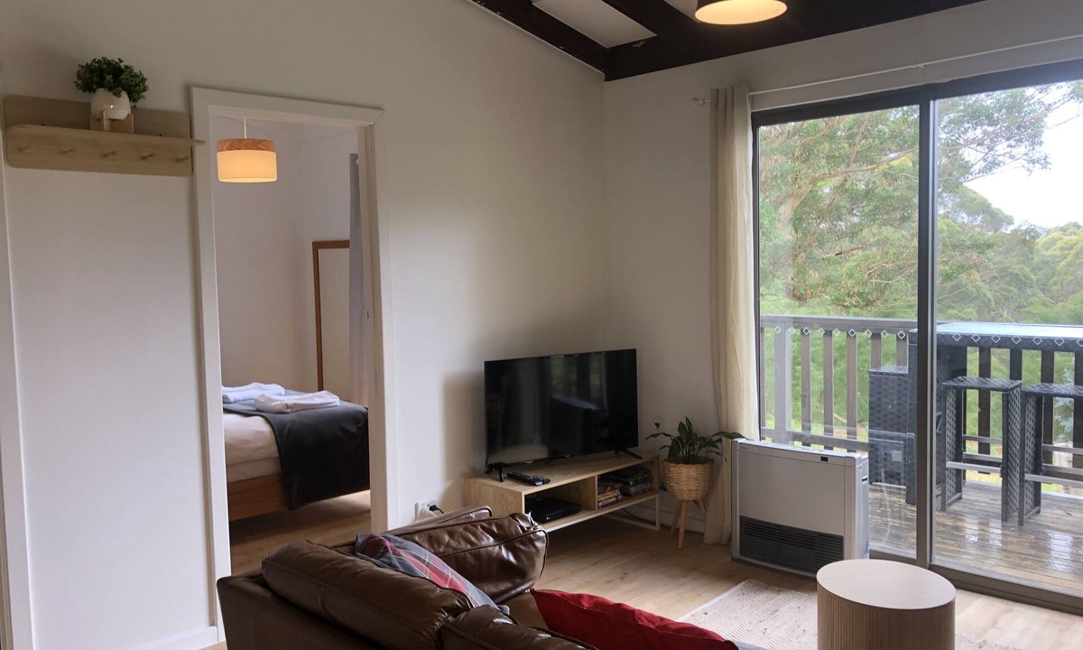 Ocean Beach Ski Chalet | Heidi-Turicum Chalets @ Monkey Rock Winery