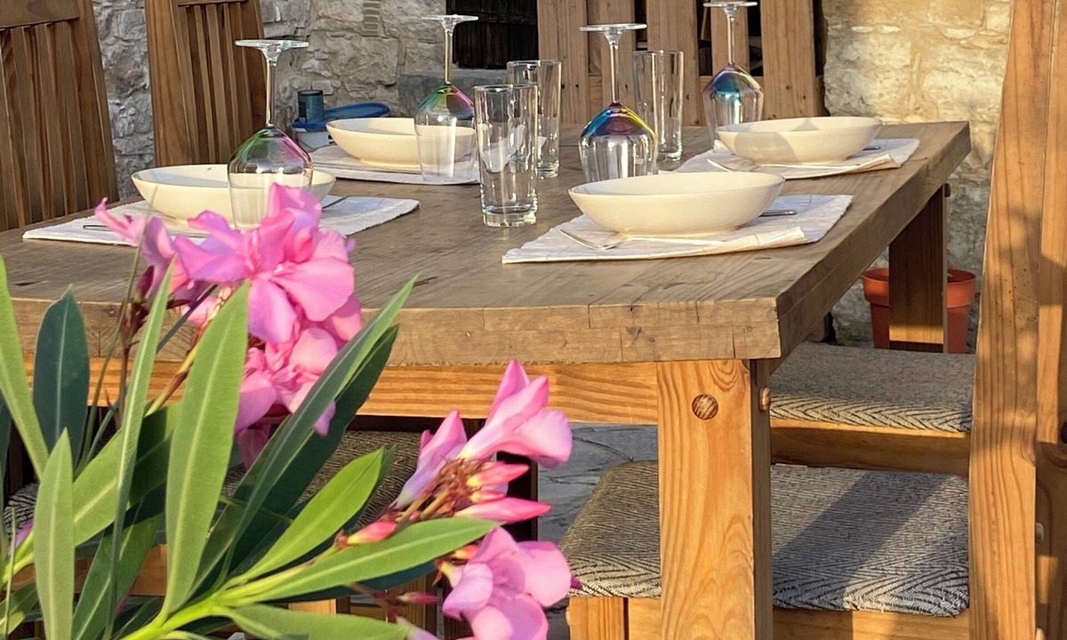 Choulou Cottage | Idyllic Country Room with Community Charm: Relaxation in the Vegan Paradise