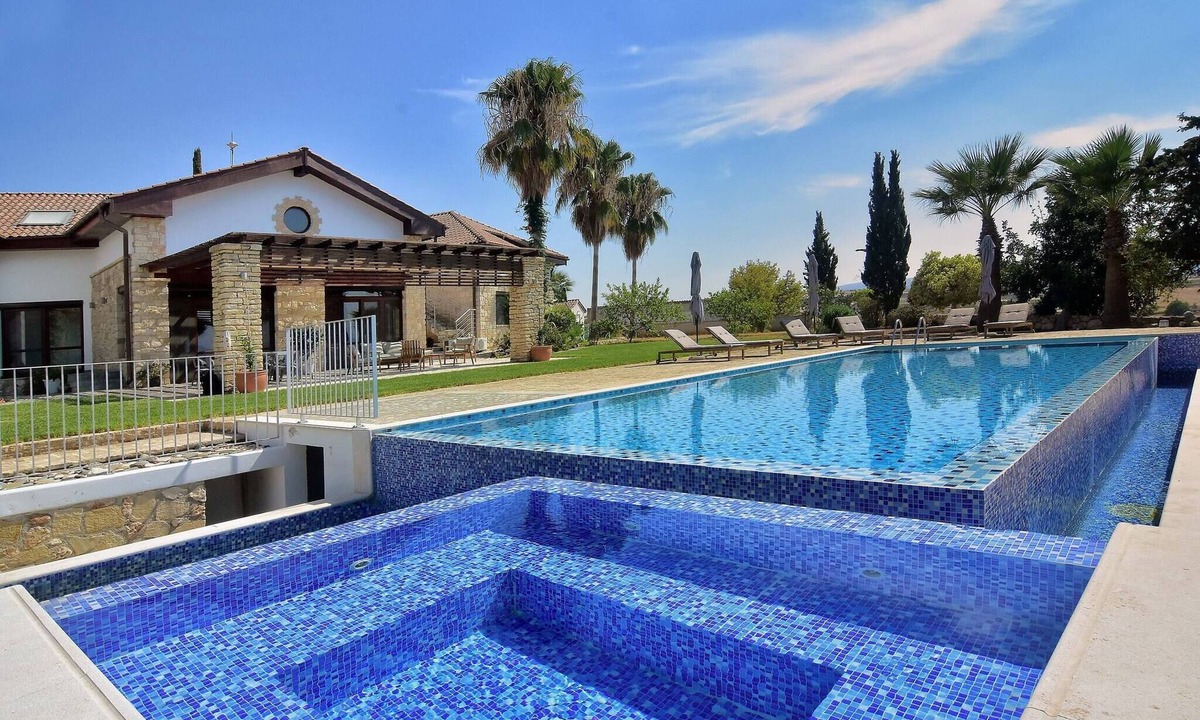 Polis Villa | Incredible Large Villa In Paphos sleeps 14 Children Pool, Jacuzzi, Huge Garden