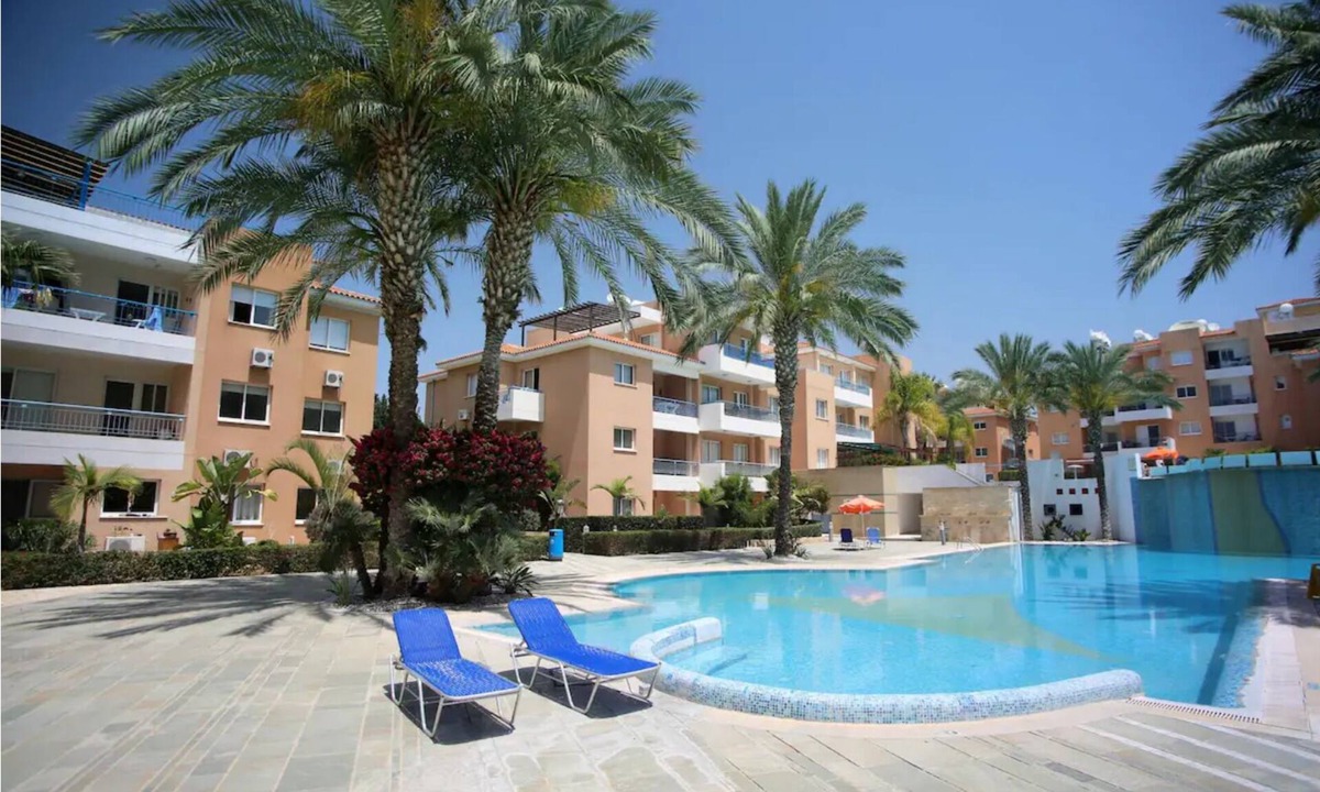Universal House | Iris Village 2 Bedroom / 2 Bathroom Townhouse
