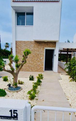 Chlorakas Villa | King Alexander Villa15-Just a 200m walk to the sea
