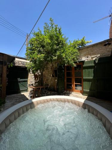 Lofou House | King's house