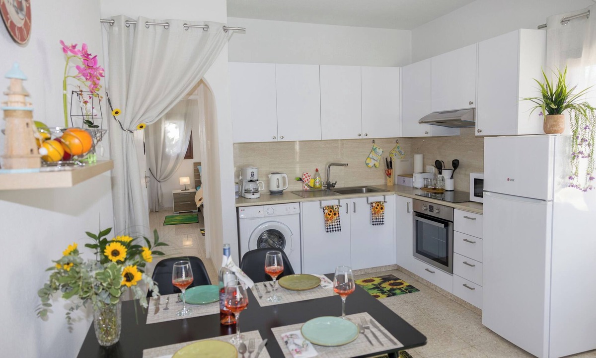 Paphos Condo | Kings Gardens, modern apartment in charming Paphos, only 300 m to Venus Beach