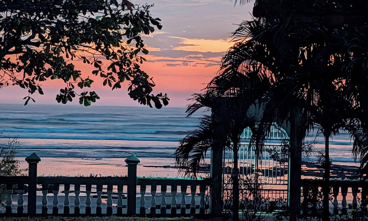 Masachapa House | La Casa de la Playa - Oceanfront - Sleeps 11