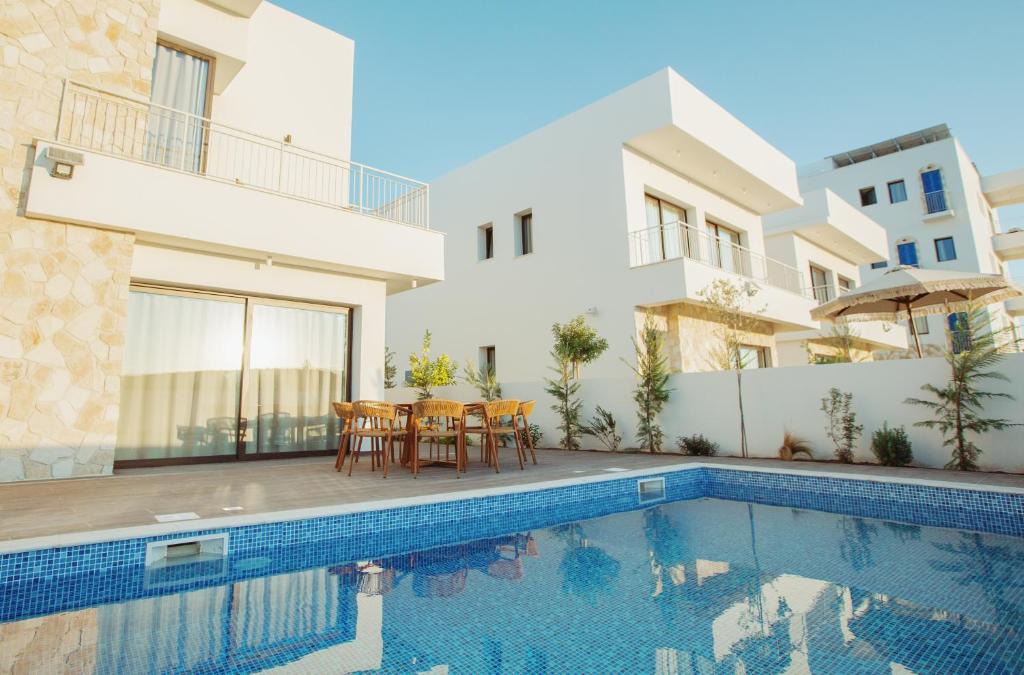 Oroklini Apartment | Larnaca LIV & CO Suites