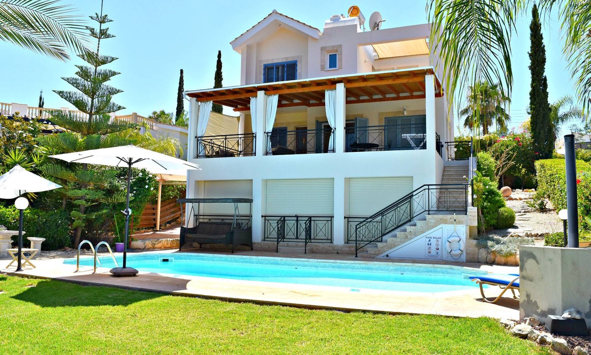 Latchi Villa | Latchi Beach - 4 Bed Luxury Villa 200m to Latchi's Blue flag Beach -Private Pool