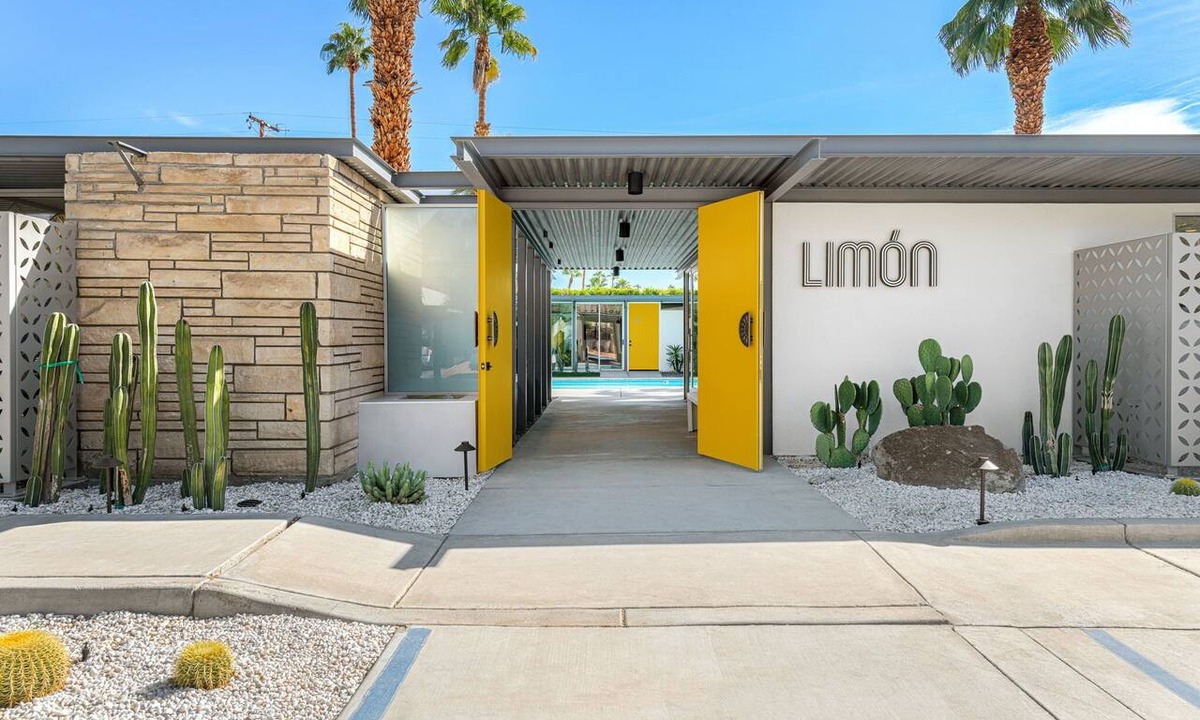 Warm Sands Hotel | Limon Retro Chic Escape Heart of town. 7 bedrooms. Mountain Views. Pool/Spa