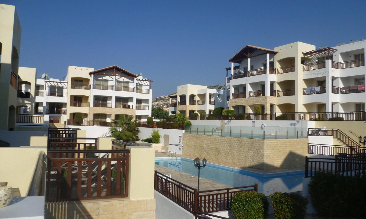 Peyia Town Apartment | Luxury 1 bedroom apartment with Large private balcony, free Wi-Fi & 2 pool