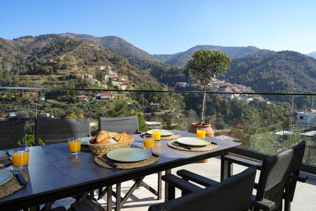 Kalopanayiotis House | Luxury 5-Bedroom Chalet Kalopanayiotis