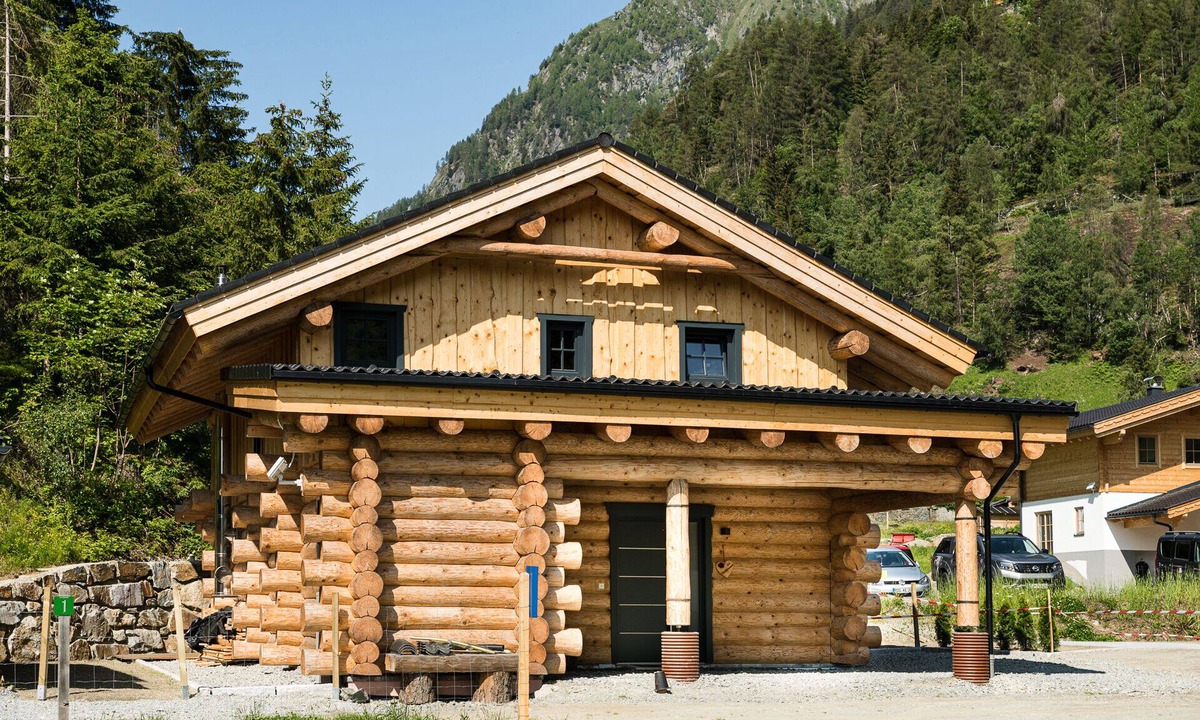 Hinterbichl House | Luxury chalet at the end of the Virgen Valley embedded in a dream landscape
