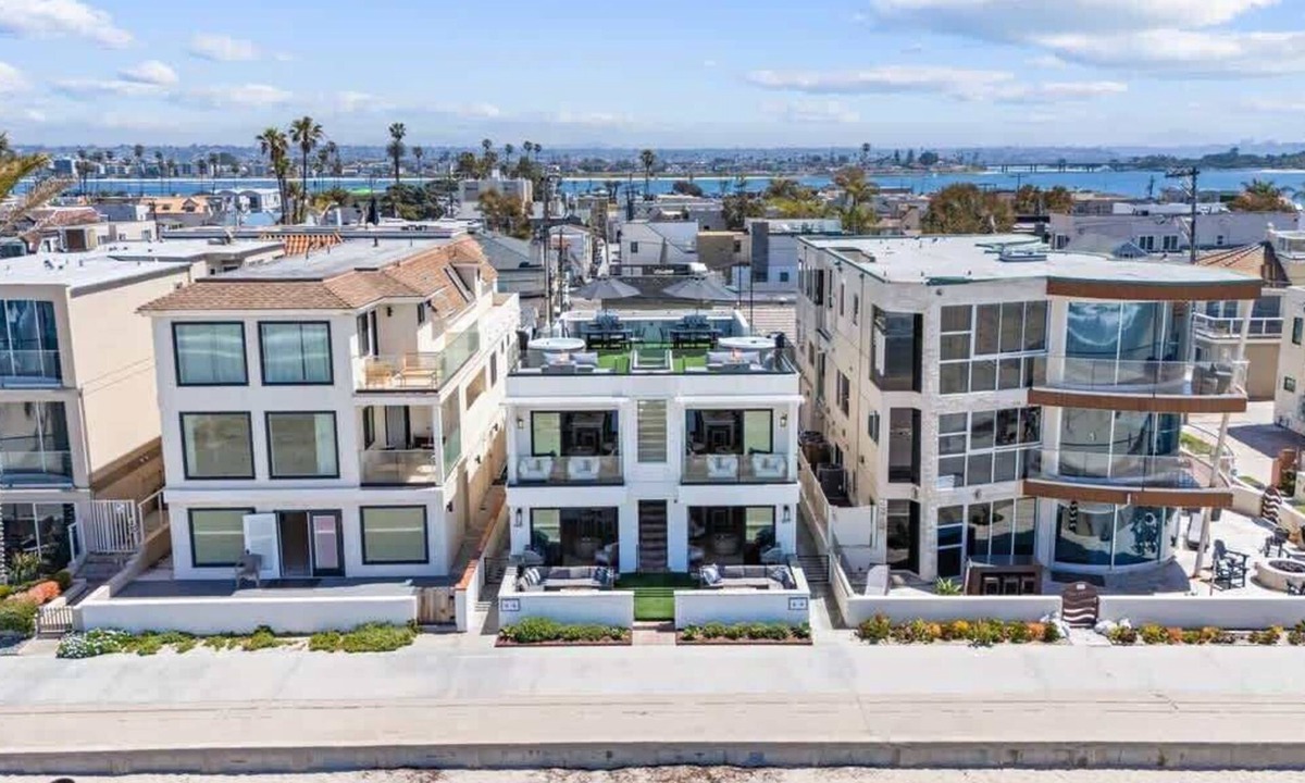 Mission Beach House | Luxury oceanfront fourplex with roof deck, sleeps 22