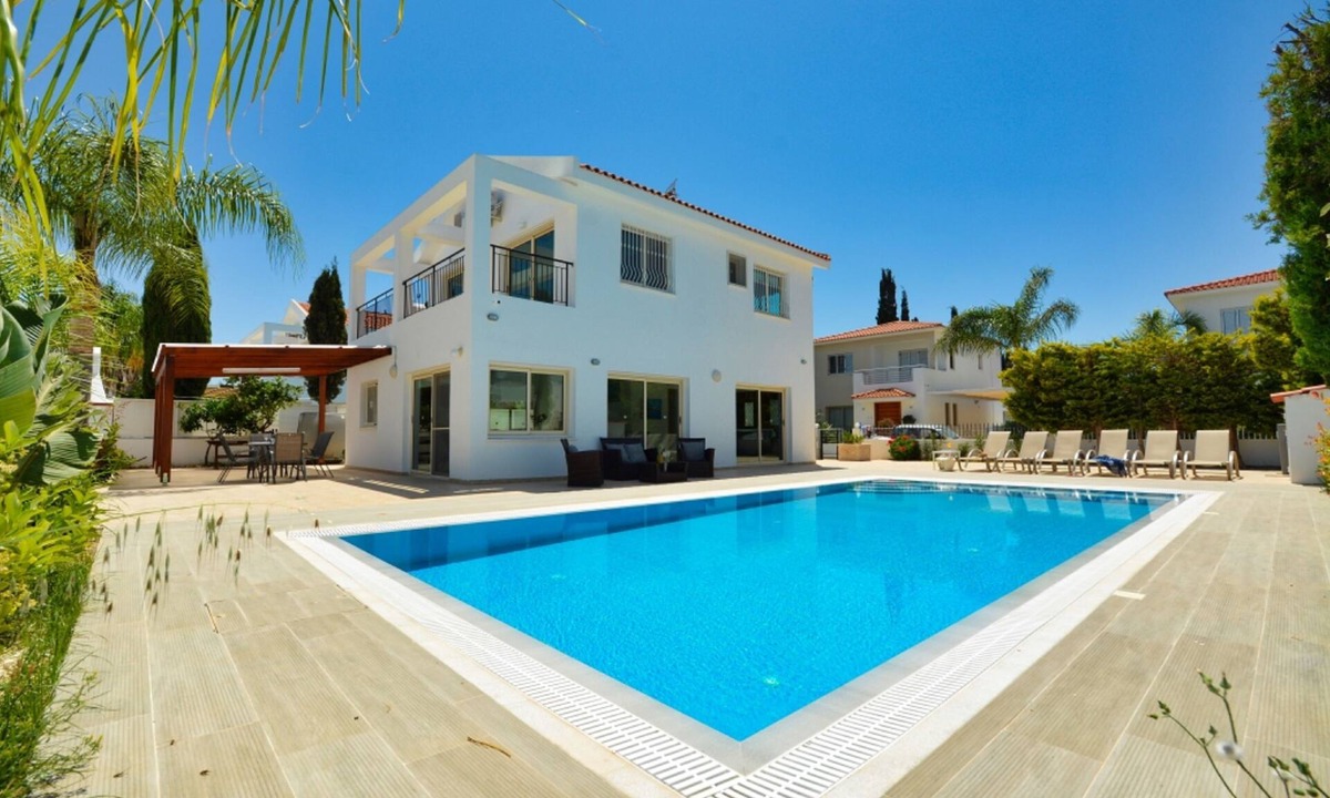 Protaras Villa | Luxury villa, overflow pool, close to beach, close to centre of Protaras