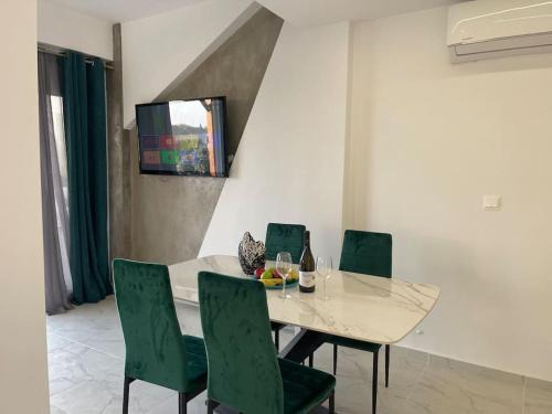Peyia Town House | Luxury Vintage Suite