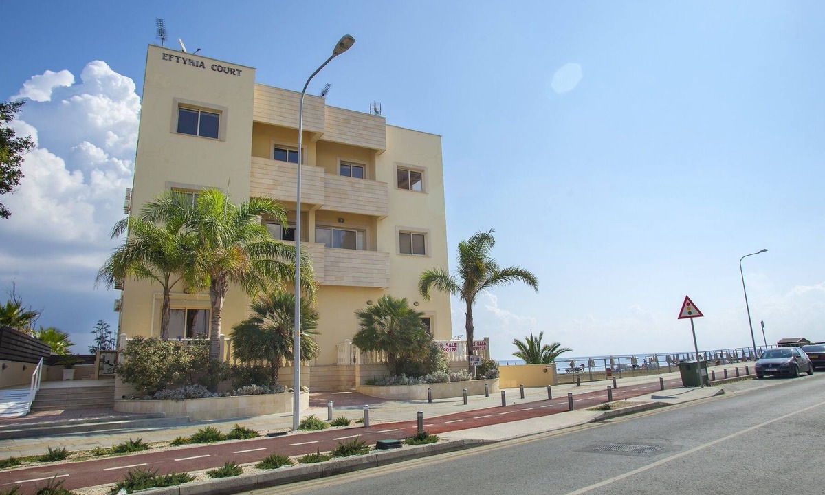 Larnaca Apartment | Mackenzie Beachfront Eftyhia Suite
