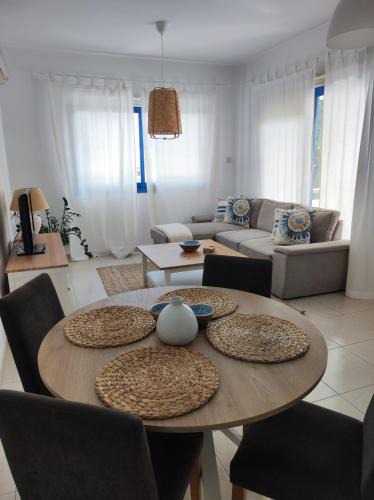 Universal Apartment | Marina Gardens