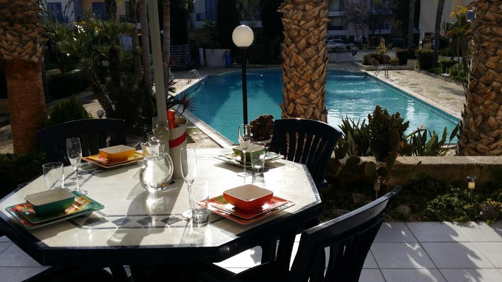 Universal Apartment | Maya's Apartment - Complimentary Paphos Airport Transport