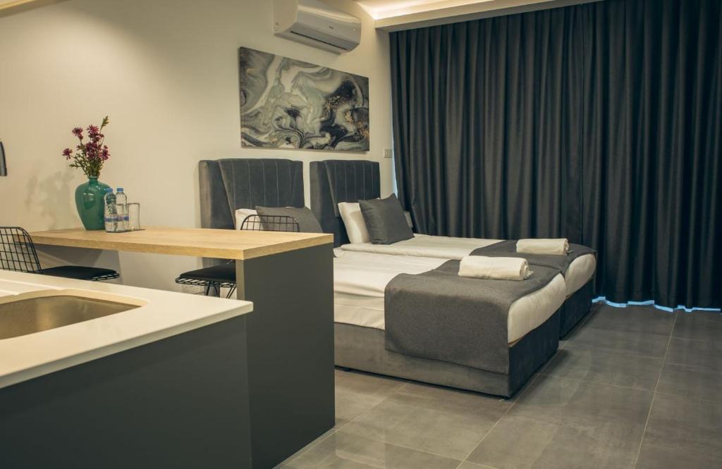 Trikomo Apartment | Modern Studio Flat with Pool Near Beach, Iskele