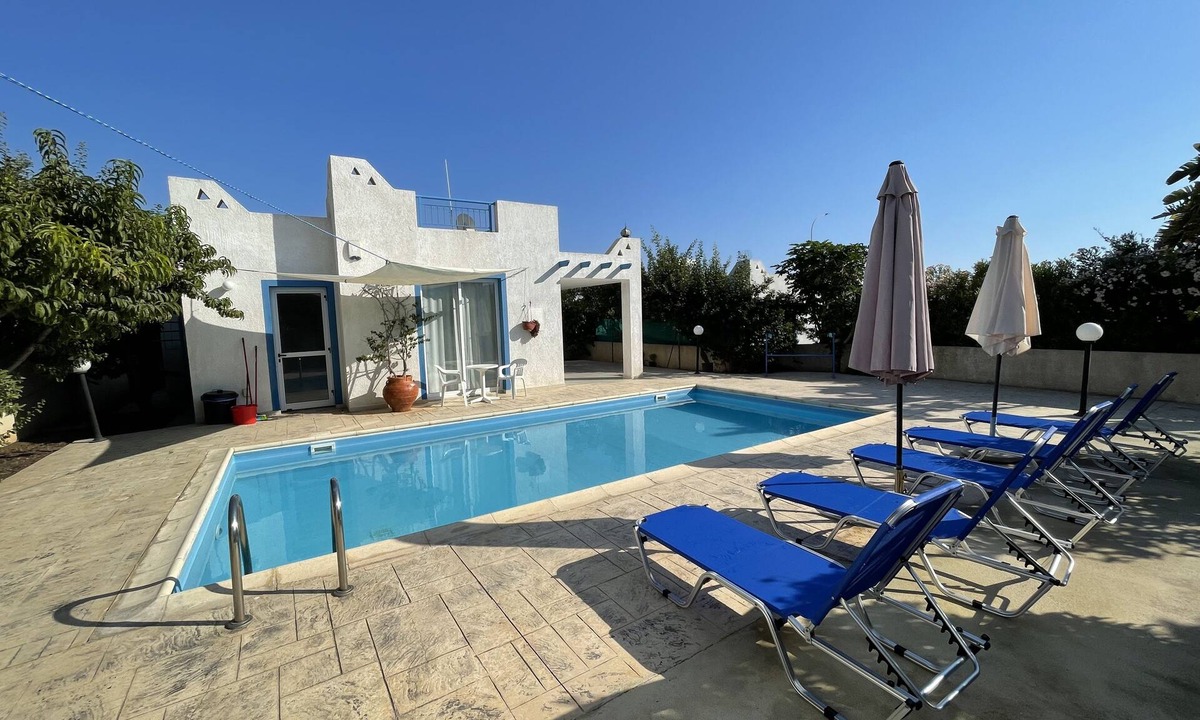 Chlorakas House | Near the Sea! Family Friendly, Mediterranean style Bungalow, Special Offer!