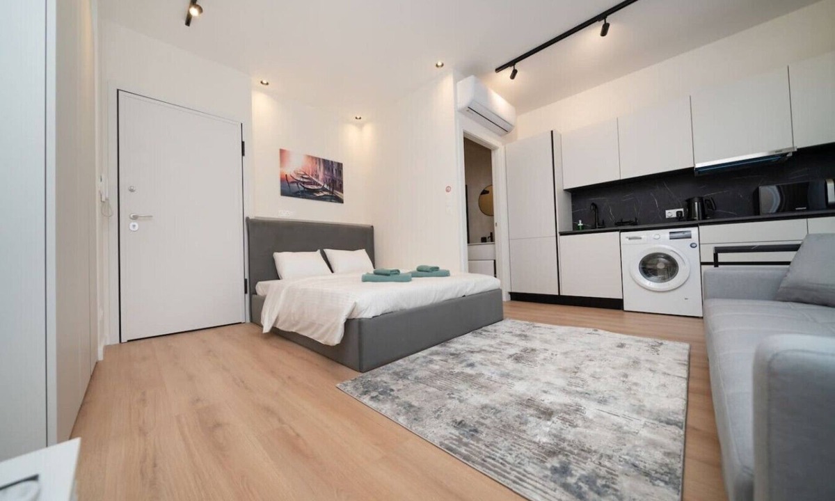 Historical Center Apartment | New Centre Studio with Balcony