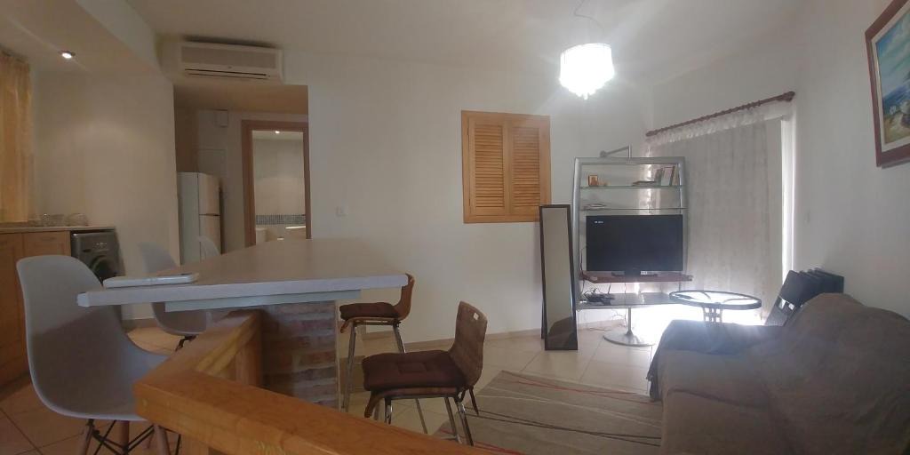 Germasogeia Apartment | Palm beach 14
