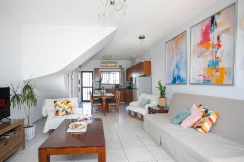 Pyla House | Palmove Near Yiannades Beach