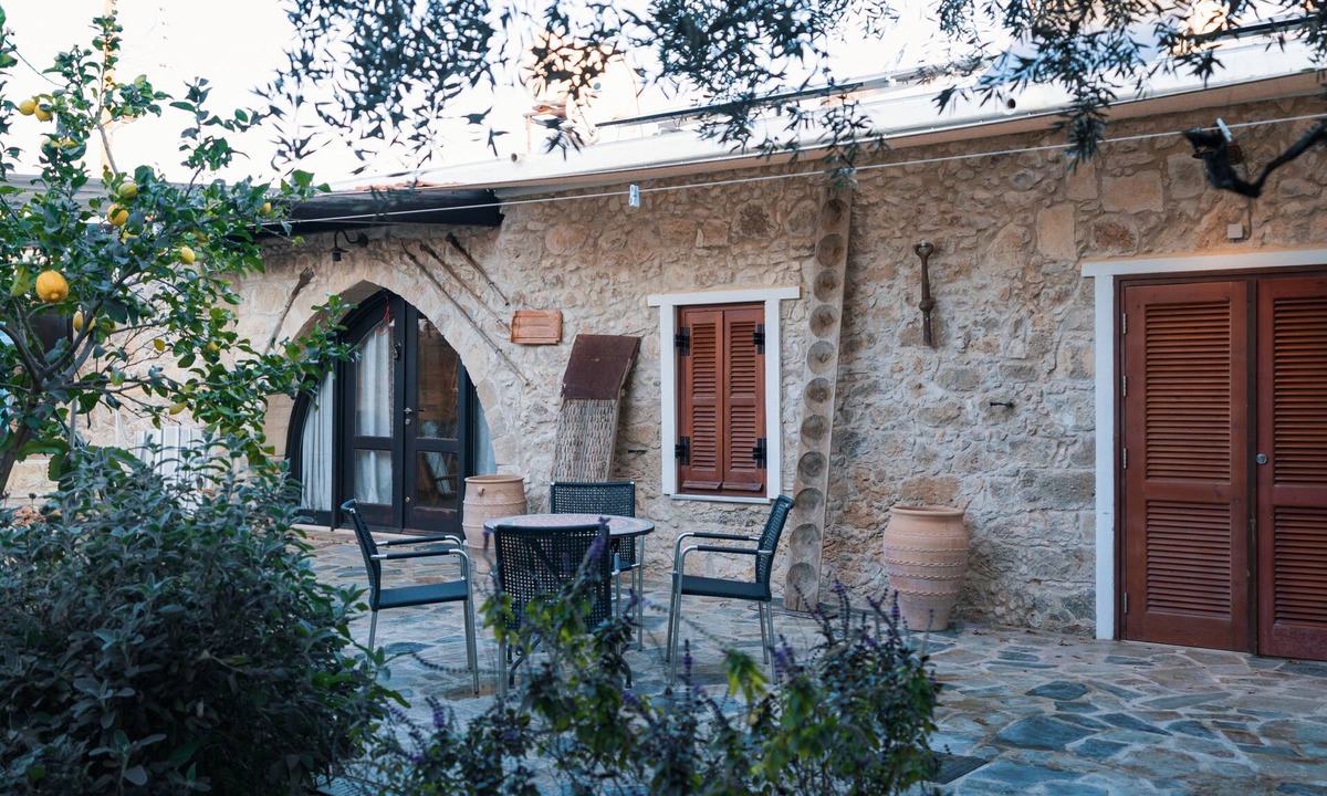 Mesa Chorio House | Paphos Traditional Holiday House