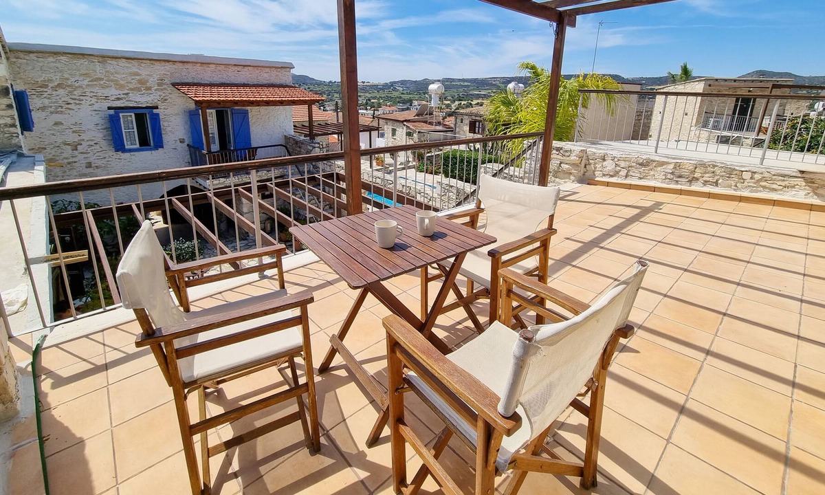Skarinou Apartment | Persephone Poolview Studio