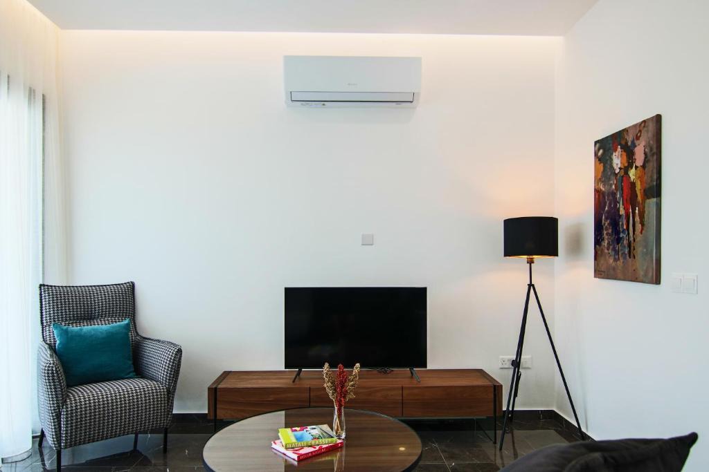 Agios Athanasios Apartment | Phaedrus Living: City View Anna Residence 101